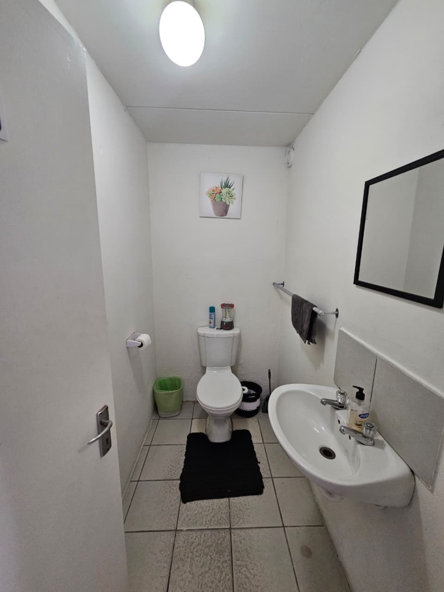 To Let commercial Property for Rent in Brackenfell Central Western Cape